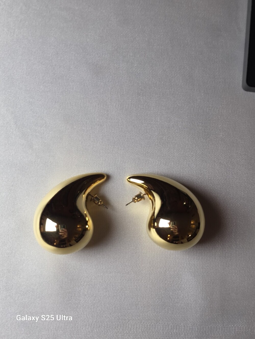 Tamila XL Teardrop Oversized Gold-Tone Earrings 1.75" New In Box - Picture 7 of 9